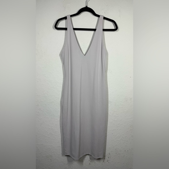 Aritzia Babaton Contour V Neck Midi Dress Size Large - Picture 3 of 7